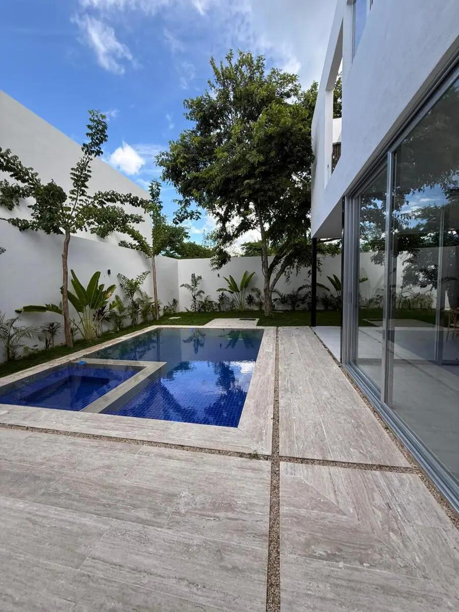 casa en venta en privada  xcanatun al norte de Mérida 1