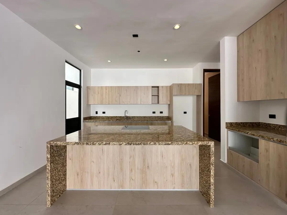 se vende casa al norte de merida con amenidades y club de golf 3