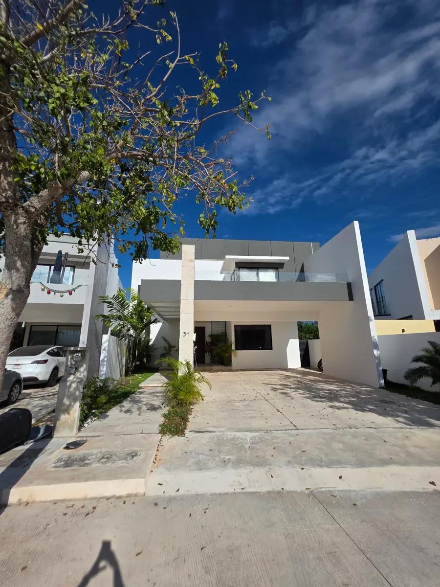 Casa en venta en privada unica living con paneles solares en merida yucatan 1