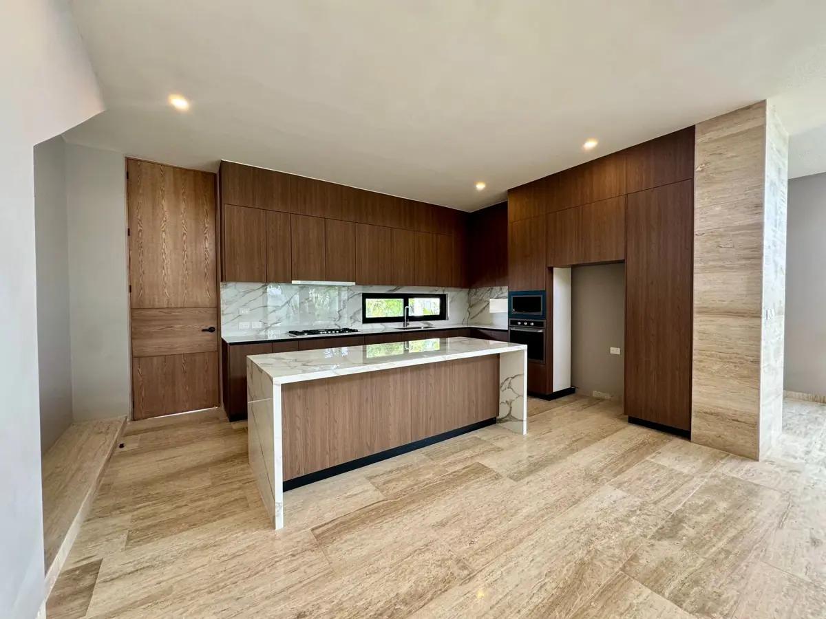 casa en venta en zona residencial   sobre carretera Merida- Progreso 2