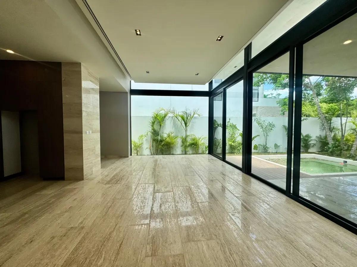 casa en venta en zona residencial   sobre carretera Merida- Progreso 3