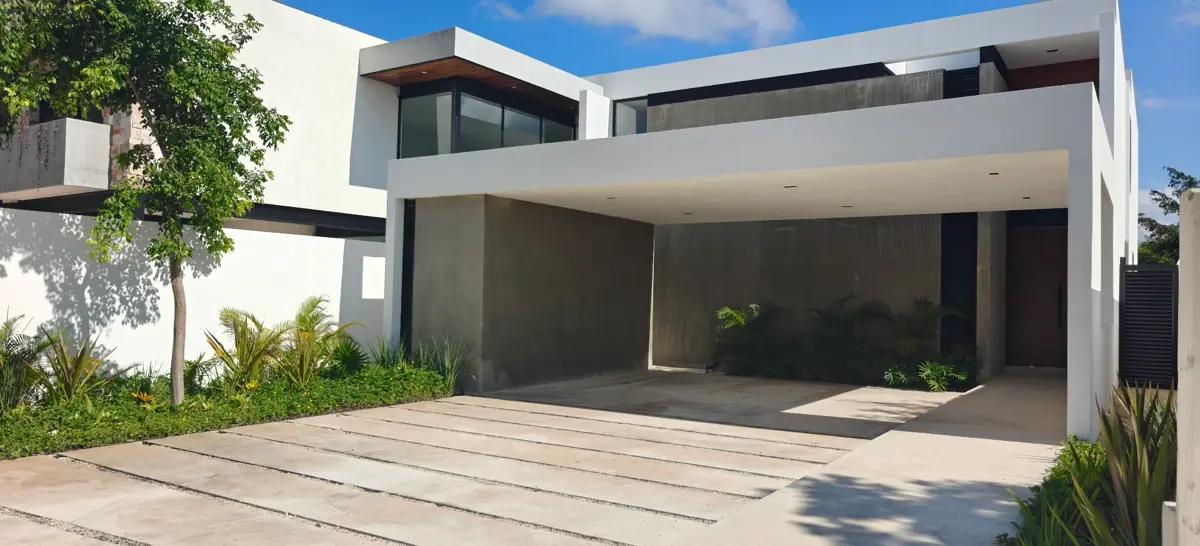 Casa dentro de la privada con club de golf, merida 1