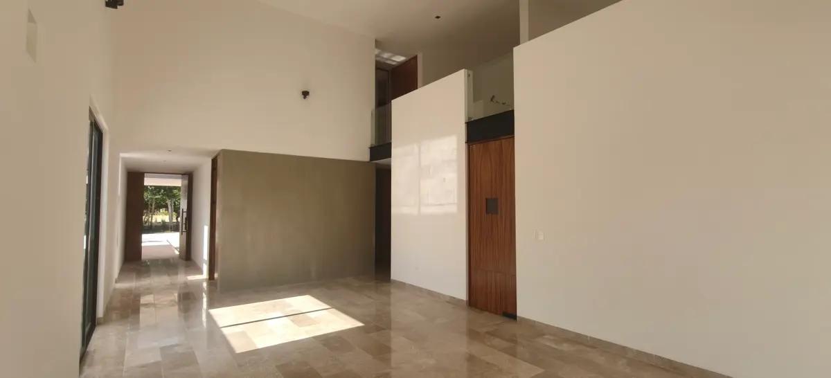 Casa dentro de la privada con club de golf, merida 4